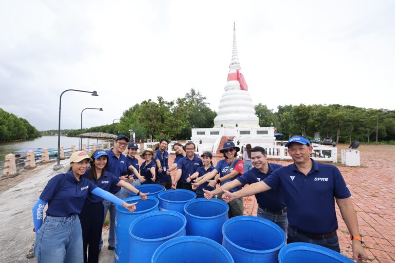 SPRC พาล่องเรือเก็บขยะป่าชายเลนพระเจดีย์กลางน้ำ จ.ระยอง ร่วมฟื้นฟูระบบนิเวศ ลดคาร์บอน ส่งเสริมชุมชนอนุรักษ์สิ่งแวดล้อม