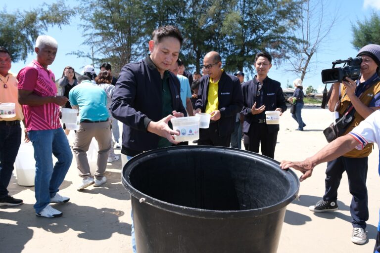 “พลังงาน” หนุนชาวประมง จ.สงขลา ใช้พลังงานแสงอาทิตย์ เลี้ยงปูและกุ้งทะเล เพิ่มรายได้และช่วยประหยัดค่าไฟได้ถึง 50% ต่อปี