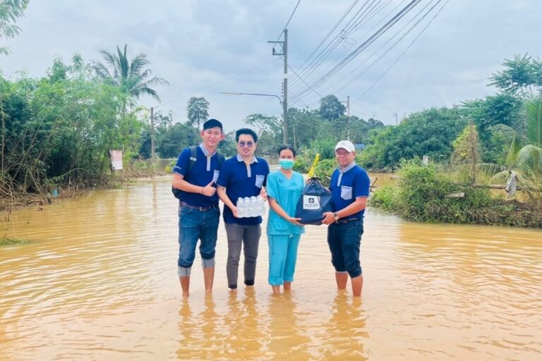 วิริยะประกันภัย มอบถุงยังชีพ-น้ำดื่ม แก่ผู้ประสบภัยน้ำท่วม อำเภอหาดใหญ่