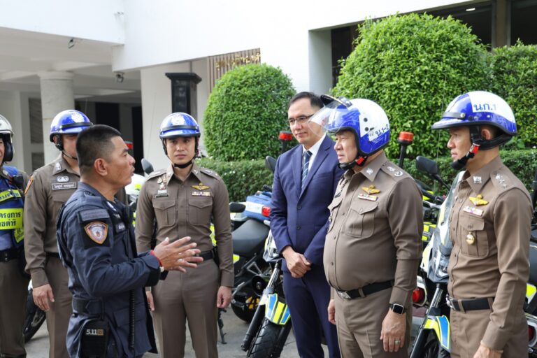 วิริยะประกันภัย ส่งมอบอุปกรณ์รถจักรยานยนต์ สนับสนุนภารกิจ ตำรวจจราจรโครงการพระราชดำริ