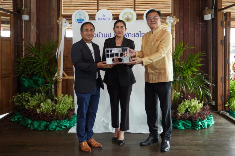 “บ้านปู” ส่งมอบนวัตกรรมทุ่นดักขยะแม่น้ำ จับมือ จ. ฉะเชิงเทราฟื้นฟูลุ่มแม่น้ำบางปะกงตอนล่าง