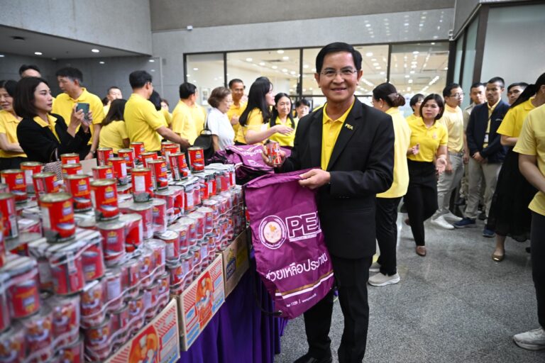 PEA รวมพลังส่งความห่วงใยและกำลังใจมอบถุงยังชีพ ให้กับผู้ที่ได้รับผลกระทบจากน้ำท่วมและเหตุการณ์ความไม่สงบชายแดนไทย-กัมพูชา