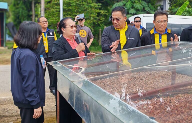 กระทรวงพลังงาน เดินหน้าต่อลงพื้นที่ผลิตภัณฑ์วิสาหกิจชุมชนอุตรดิตถ์ ชู“เม็ดมะม่วงหิมพานต์ ควีน”ของดีชุมชนรอบเขื่อนสิริกิติ์
