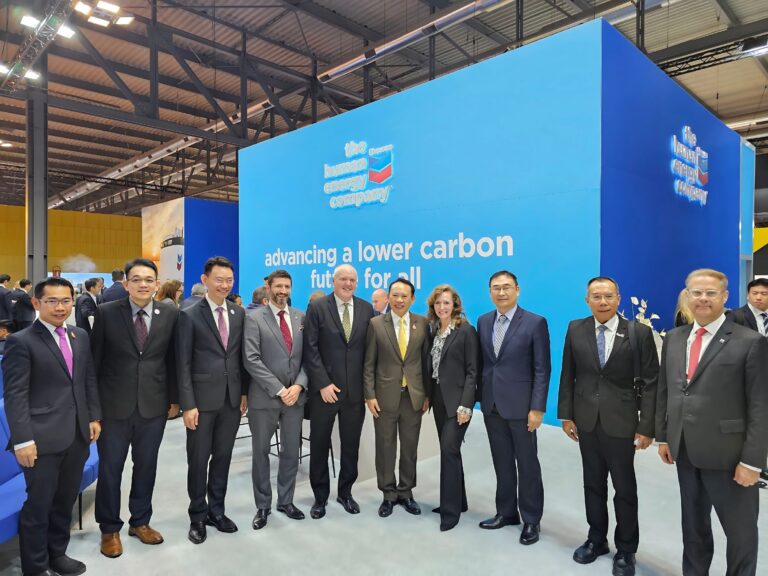 ผู้บริหารกระทรวงพลังงาน เยี่ยมชมนิทรรศการของเชฟรอนที่งาน Gastech 2025