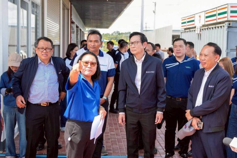 “อรรถพล” ลงพื้นที่ศรีสะเกษ สั่ง กฟผ.ติดตั้งโซลาร์เซลล์ 100 ชุด ให้ทหารชายแดน พร้อมนับหนึ่งโซลาร์สูบน้ำเกษตรกร