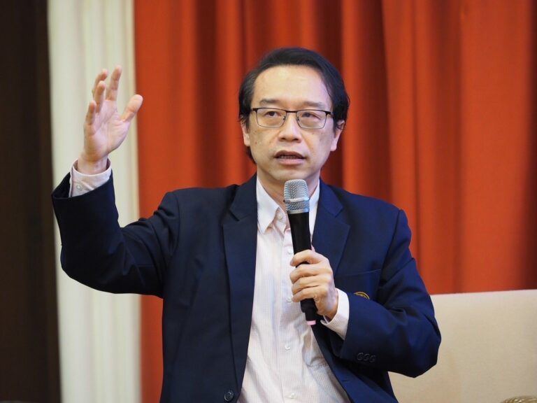 “ดร.อนุสรณ์” ชี้อำนาจตรวจสอบและถ่วงดุลศาลสูงสุดสหรัฐฯทำให้ “ลัทธิกีดกันการค้า” และ “ชาตินิยมทางเศรษฐกิจ” ของรัฐบาลทรัมป์สะดุด ระบุสั่งยกเลิกภาษีนำเข้าตามกฎหมาย IEEPA หนุนเศรษฐกิจการค้าโลก