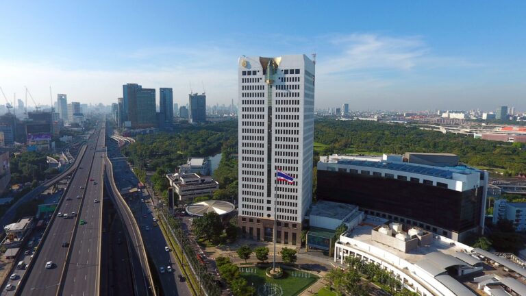 กลุ่ม ปตท. เดินเครื่องโรงกลั่นเกิน 100% เร่งกระจายน้ำมันทั่วประเทศ
