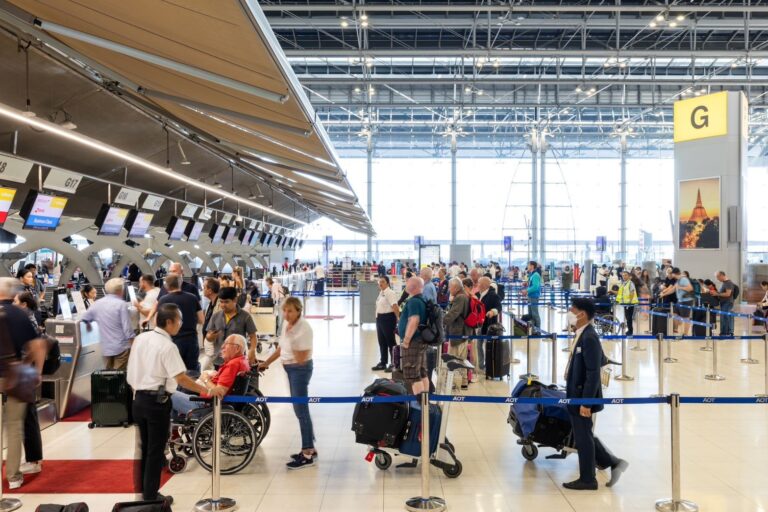 AOT คาด “เทศกาลสงกรานต์”ผู้โดยสารใช้บริการสนามบิน 6 แห่ง 3.7 ล้านคน เพิ่มขึ้น 2.3% จัดจอดรถฟรีที่สุวรรณภูมิ-ดอนเมือง-ภูเก็ต-หาดใหญ่