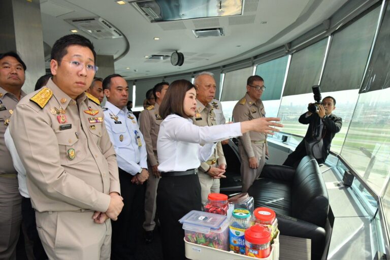 “พิพัฒน์” ควง “ภัทรพงศ์” ลุยสนามบินสุวรรณภูมิ เร่งเครื่อง Aviation Hub จ่อเสนอ ครม.ไฟเขียวผู้ประกอบการรายที่ 3 ลงทุนให้บริการลานจอด คาร์โก้ มูลค่ากว่า 6.7 หมื่นล้านบาท